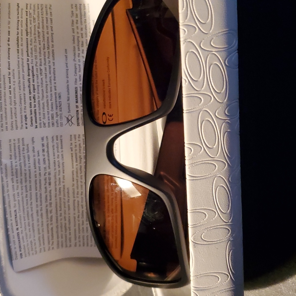 Oakley host  pick new gunmetal polarized unisex sunglasses gorgeous case hard